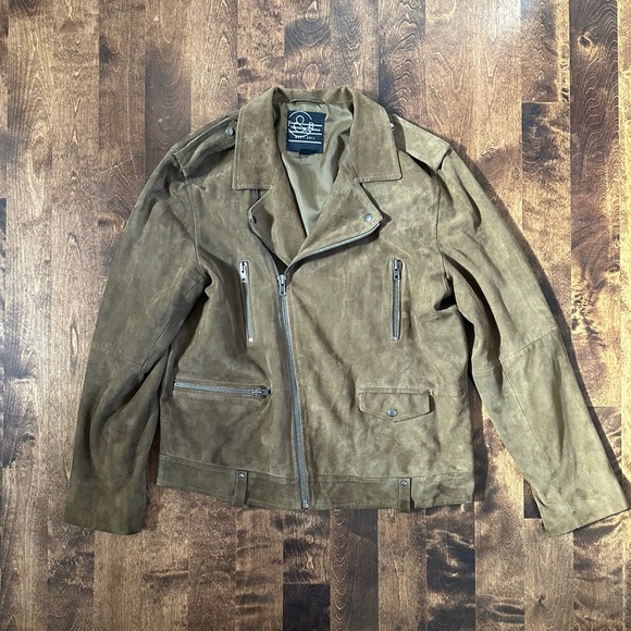 Biker jackets are always cool and in... but in green suede even more so! - Picture 2 of 5